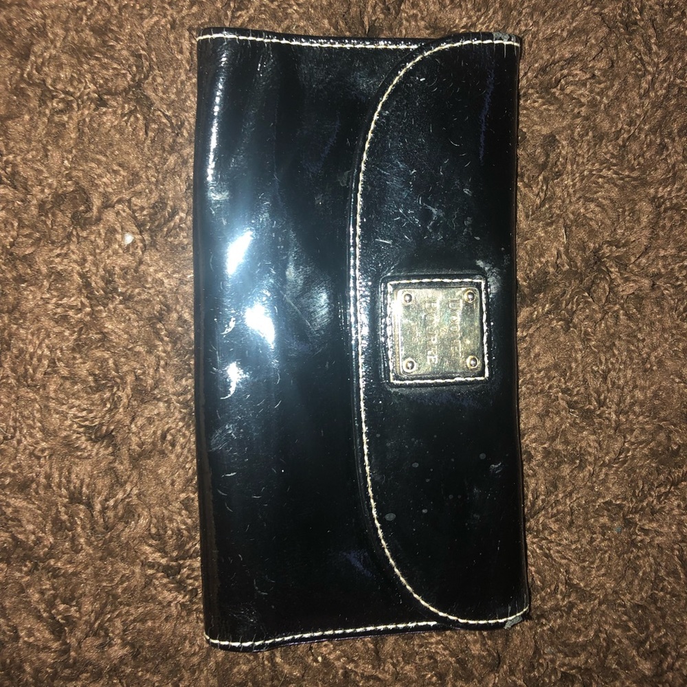 Dooney and bourke wallet